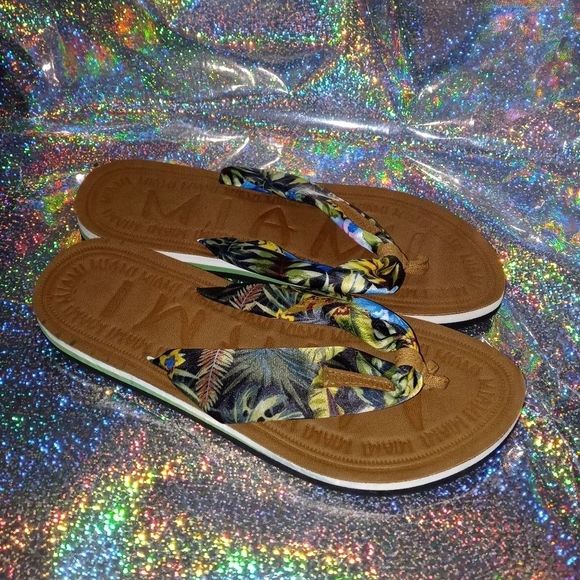 🎉Robin Ruth Miami Tropical Print Flip Flops - Picture 2 of 8